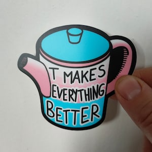 T rend tout meilleur! Théière FtM Trans Pride - Autocollant LGBTQ+ étanche