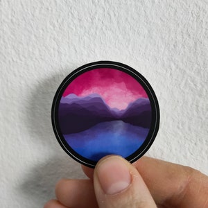 Petit paysage de la fierté bisexuelle - Sticker LGBTQ+ subtil imperméable