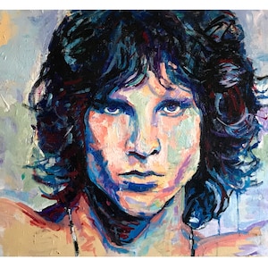 Puede incluir: Retrato de pintura al óleo de un hombre con cabello rizado oscuro y ojos azules. La obra de arte utiliza una paleta de azules, morados y tonos de piel. El sujeto mira directamente al espectador, con una expresión neutra. La pintura tiene pinceladas visibles.