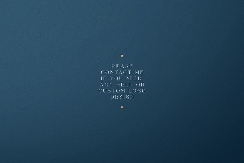 Puede incluir: Fondo azul oscuro con el texto: "Por favor, cont&aacute;ctame si necesitas ayuda o dise&ntilde;o de logotipo personalizado". El texto est&aacute; en una fuente serif y est&aacute; centrado. Dos peque&ntilde;as estrellas est&aacute;n arriba y abajo del texto.