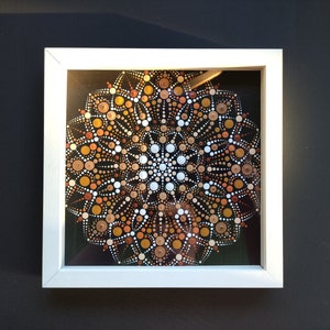 Bellissimo mandala, mandala di cacao, dipinto di arte a pois incorniciato, idea per inaugurazione della casa, meditazione antistress, arte boho, arredamento per studio yoga
