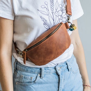 Sac banane élégant en cuir avec ceinture réglable, sac mains libres pour femme, sac banane en cuir fait main pour femme et homme
