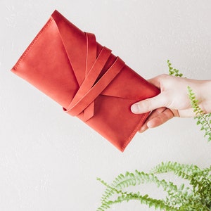 Portafoglio in pelle personalizzato, piccolo portafoglio in pelle rossa, portafoglio in pelle minimalista, portafoglio sottile, portafoglio in pelle incisa, portafoglio in pelle rossa, portafoglio ID