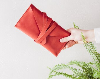 Cartera de cuero personalizada, pequeña billetera de cuero rojo, billetera de cuero minimalista, billetera delgada, billetera de cuero grabada, billetera de cuero rojo, billetera de identificación