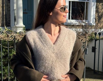 Patrón de tejido de chaleco oversize para mujer, de arriba a abajo, con videotutoriales y herramienta de tejido gratuita.