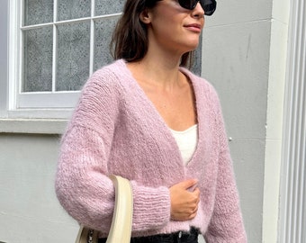 Patrón de tejido de cárdigan extragrande para mujer, de arriba a abajo, con videotutoriales y herramienta de tejido gratuita.