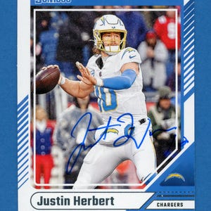 Mariscales de campo autografiados de Los Angeles Chargers: Justin Herbert, Philip Rivers, Ryan Leaf, el novato Charlie Whitehurst