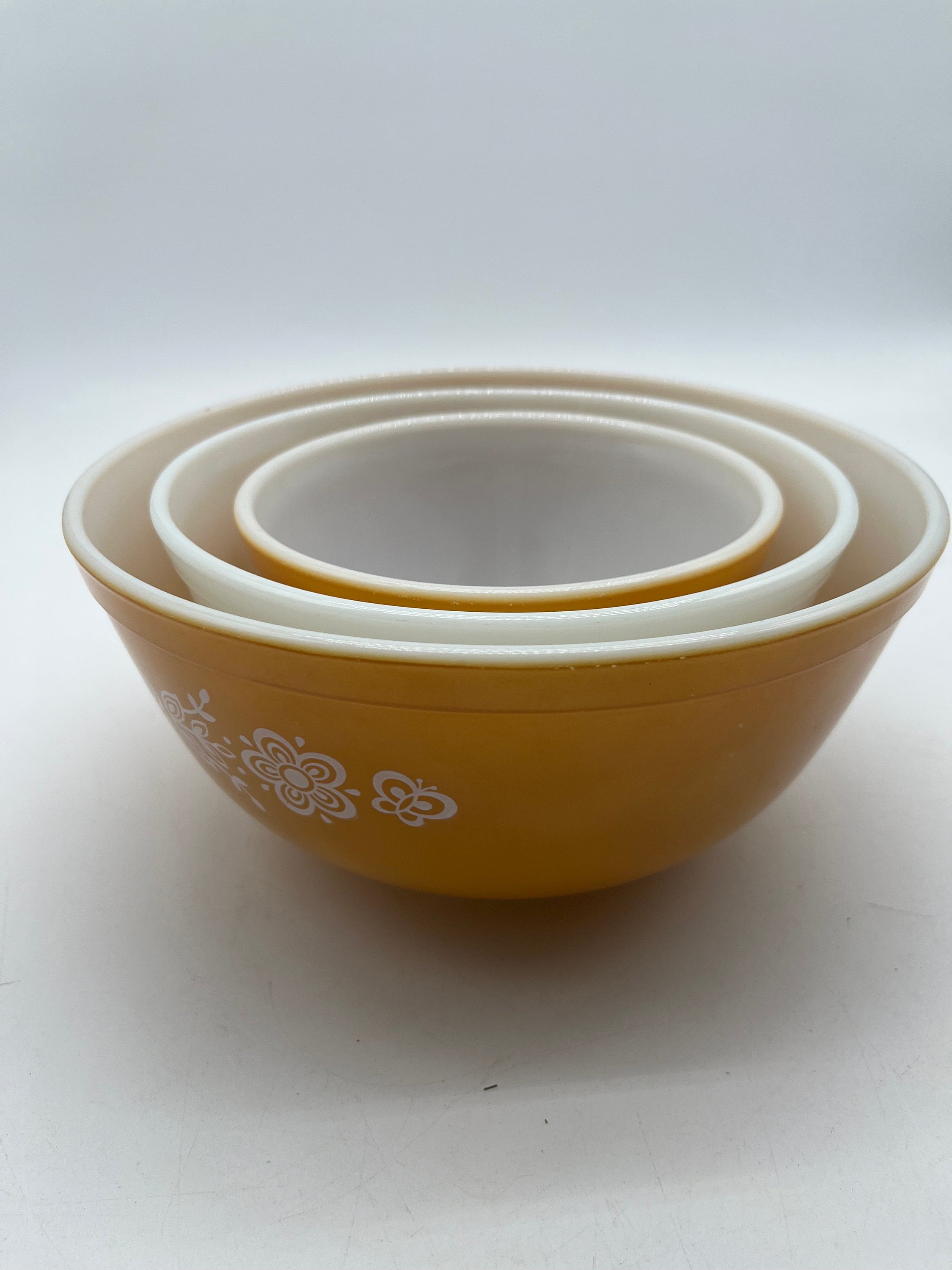 Pyrex Butterfly gold mixing bowl set of 3.(401-402-403)