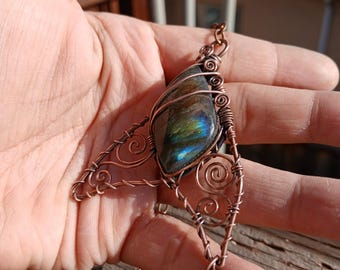 Mermaid Tail Pendant – Labradorite Crystal Necklace – Handcrafted Oxidized Copper – Ocean-Inspired Artisan Jewelry