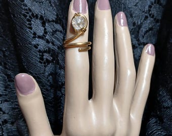 Bague en laiton avec perles de verre craquelées - Mini bijoux emballés dans un fil