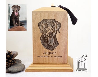 Labrador Retriever Pet Urn: Engraved Alder Wood Memorial Keepsake