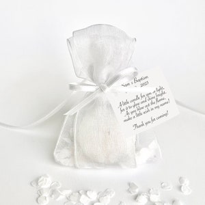 Cadeau de baptême bougie blanche | Bougie chauffe-plat avec confettis dans un sac en organza blanc | Souvenir de baptême | Petite bougie à allumer