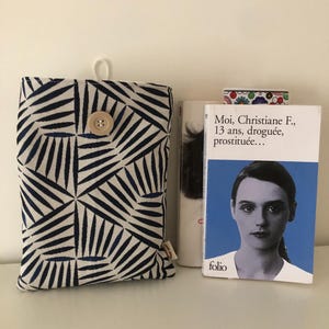 Book pocket / book sleeve / tablet reader pocket / book cover