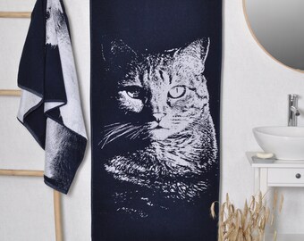 Mysterious Cat Bath Towel: Woven Cotton, Gift for Cat Lovers