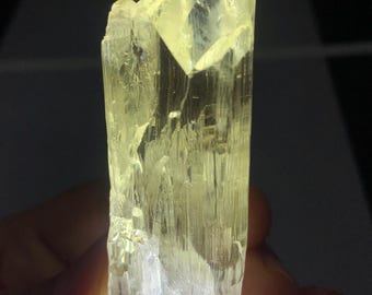 88 Gramm Kunzit Kristall: Geätzte Zitronen Farbe Triphan Spodumen
