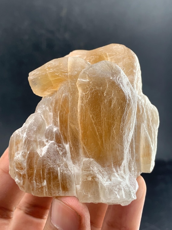 エッチングされた角閃石インクルージョン水晶 - パキスタン