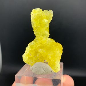 9,7 gram brucietkristal, bruciet, zeer mooi interessant beëindigd en beschadigd gratis natuurlijk lichtgeel brucietkristal