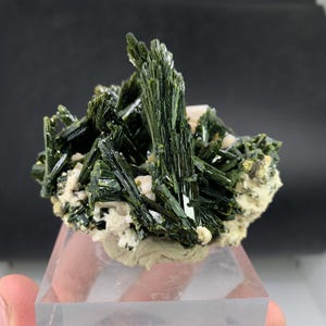 139 Gram. Epidote Crystals, Epidote, Very Beautiful Full Terminated And Undamaged High Luster Natural Green Epidote Specimen On Matrix