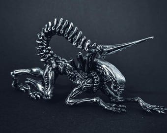 Figura de extraterrestre xenomorfo - Decoración de ciencia ficción para el hogar y el escritorio
