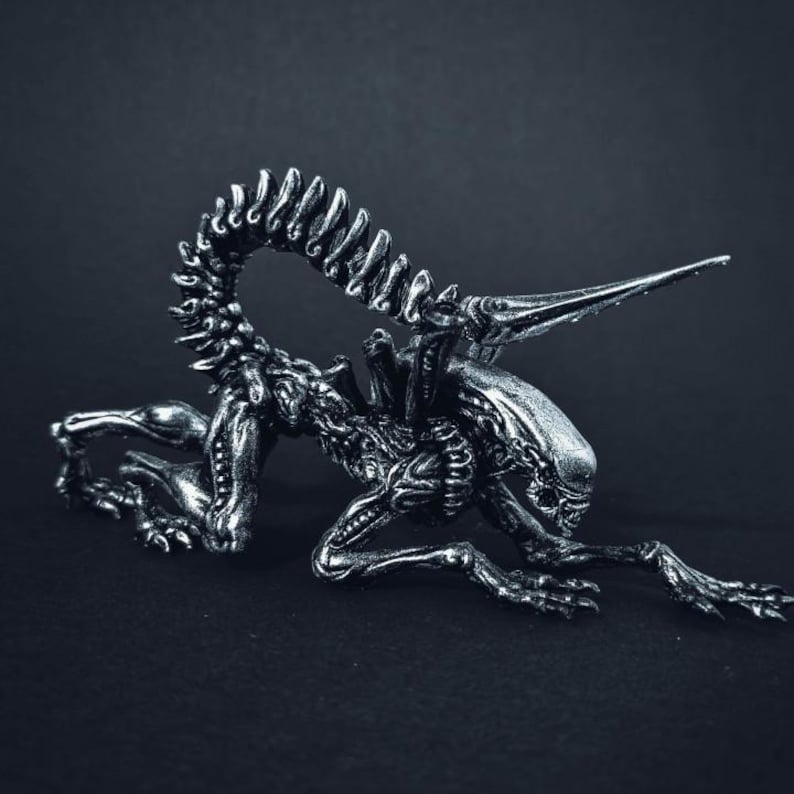 Xenomorph Alien Figurine - Sci-fi Home Decor, Desk Art - Etsy
