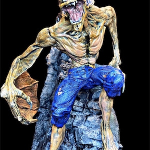 Manbat Resin Statue, Gothic Dark Fantasy Horror Decor, Collectible Monster Figurine, Handmade Resin Art, Unique Gift for Sci-Fi Fans