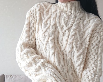 Кремовый свитер косой вязки. Массивная водолазка. Аранский свитер для женщин.