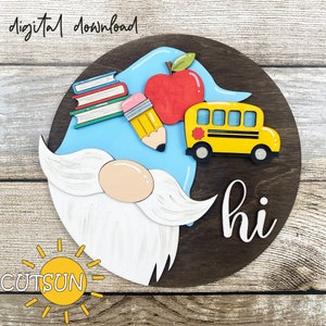 Letrero de bienvenida intercambiable Colgador de puerta de gnomo escolar SVG Gnomo de regreso a la escuela SVG Glowforge Archivo cortado con láser