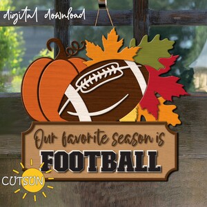 Nuestra temporada favorita es Football Door Hanger SVG Football door hanger SVG Football door sign SVG Football svg Fall svg Archivos cortados con láser