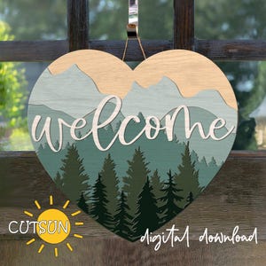 Appendino per porta di montagna Appendino per porta della foresta SVG Appendino per porta a forma di cuore nel bosco SVG Cartello di benvenuto SVG File tagliato al laser Glowforge SVG Decorazione della cabina SVG