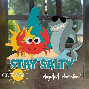 Zomerdeurhanger svg | Blijf zout svg | Surfplank-svg | Haai-svg | Krab-svg | Grillig deurbord SVG | Lasergesneden bestand | Glowforge-svg