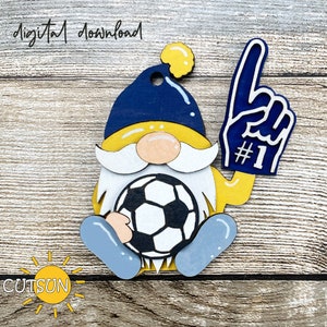 Voetbalkabouter svg voetbal ornament SVG lasergesneden bestand voetbal SVG kabouter svg auto charme svg kerst ornament svg Glofworge svg