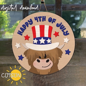 Enfeite de porta SVG com o Feliz 4 de Julho | Vaca Patriótica das Terras Altas SVG | Placa de porta SVG com o Feliz 4 de Julho | Arquivo cortado a laser | Chapéu patriótico SVG | Cricut SVG