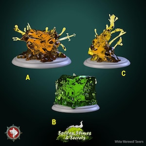 Puede incluir: Tres miniaturas de fantasía: un cubo gelatinoso naranja, amarillo y verde. La figura naranja tiene una espada y otros objetos incrustados. Cada una se asienta sobre una base gris. El texto "Sprites, Slimes & Secrets" es visible.