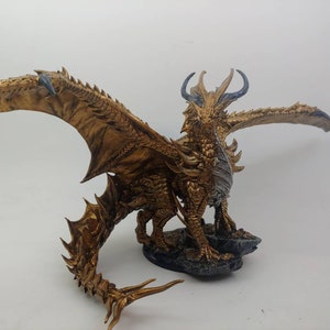 Gold Dragon miniature - rescale miniatures - DnD miniatures - Role Playing Game - Tabletop Miniature - dungeons and dragons - D&D