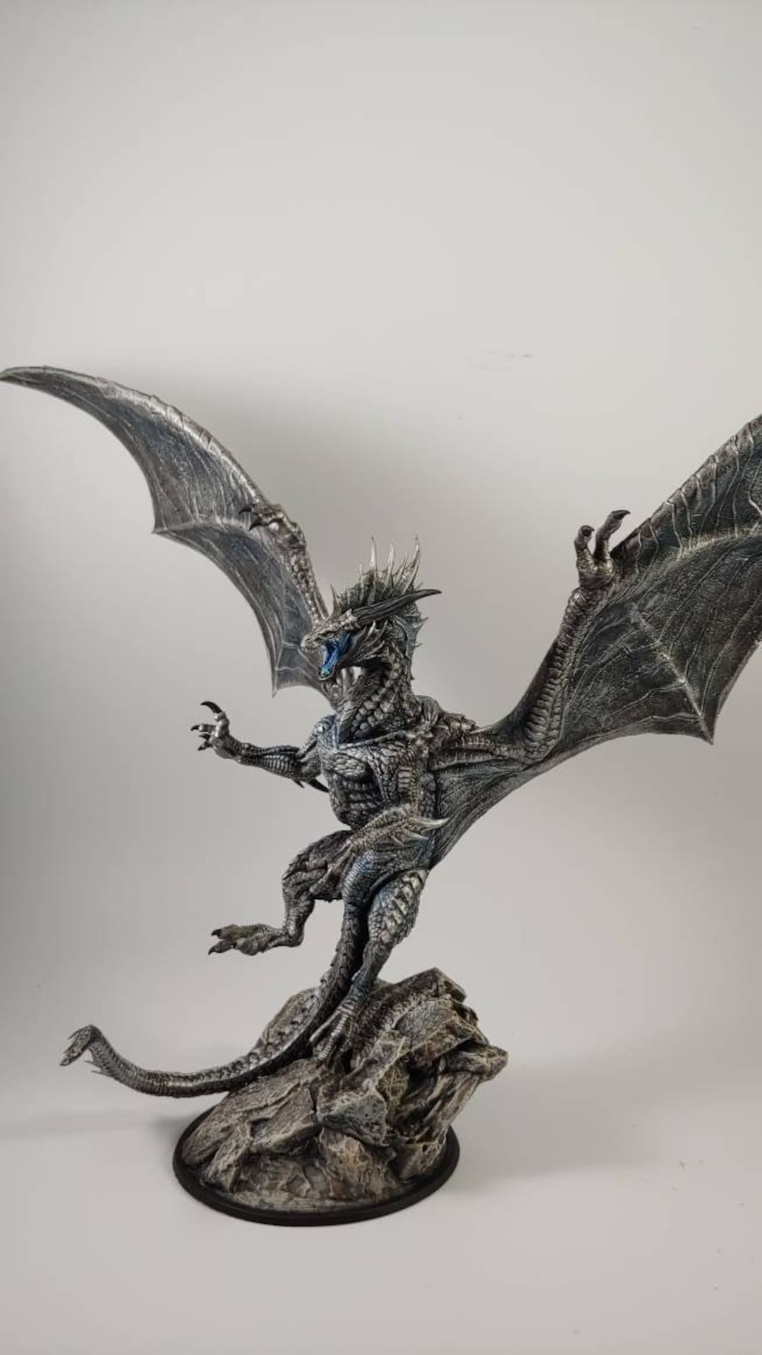 Silver Dragon Miniature - Rescale Miniatures - Dnd Miniatures