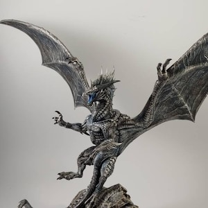 Silver dragon miniature - rescale miniatures - DnD miniatures - Role Playing Game - Tabletop Miniature - dungeons and dragons - D&D