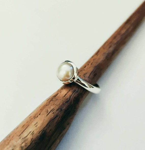 Pearl ring in 14k yellow gold | KLENOTA