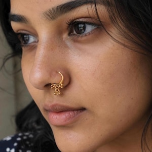 Anillo nasal de oro de 22 quilates, anillo nasal pequeño, anillo nasal colgante indio, joyería nasal, anillo nasal de oro, aro nasal de oro, aro nasal de oro de Rajastán.