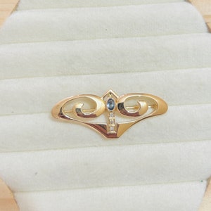 18k solid Gold Brooch, Vintage design Brooch, gold Brooch, Blue Sapphire and Diamond Brooch, Eye design Gold brooch, Indian Gold brooch.