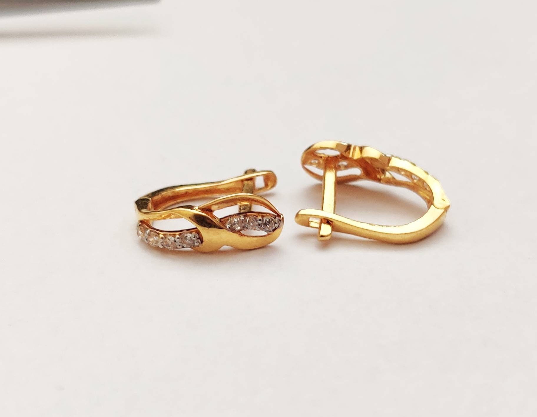 Buy Tanishq 22k Gold Earrings Online At Best Price @ Tata CLiQ