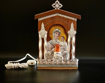 Candela elettrica tradizionale ortodossa in legno marrone (grande) con icona e Bulp 7W Colored Silver Plated Home Decor un perfetto regalo cristiano