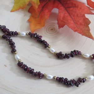 Garnet chip and Pearl bead 18&quot; necklace  - Vintage