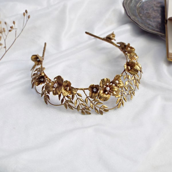 Gold bridal crown,  Antique style bridal crown, Bridal tiara #233
