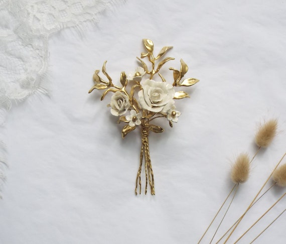 Gold Grooms Pin, White and Gold Flower Boutonniere, Grooms Corsage