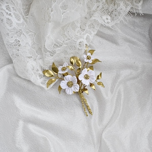 White and gold flower Boutonniere - Grooms pin #228