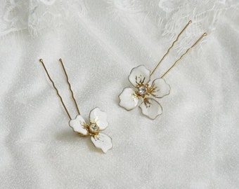 Gold and White flower bridal hair pins, Gold Bridesmaids Hairpins, Flower Girl Hairpins, Festival Hairpins,  Set of two     #326