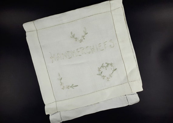 Hand embroidered hankie case; vintage handkerchie… - image 1