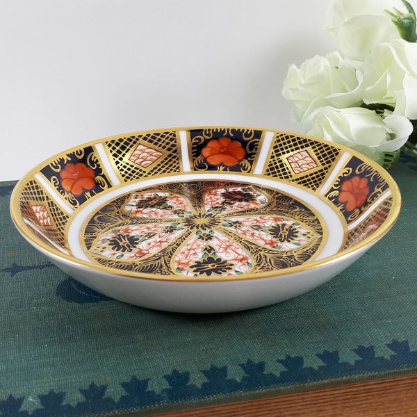 Royal Crown Derby Imari 1128 trinket dish; 1968 made small porcelain bowl