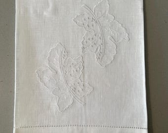 Guest Towel, Leaves, White on White 18x24