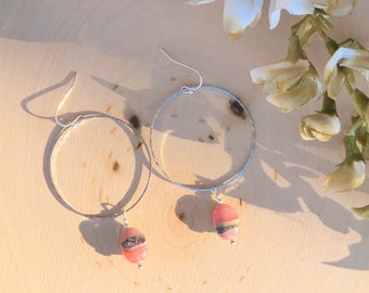 Rhodochrosietoorbellen Zilver, roze edelsteenoorbellen, eenvoudige rhodochrosietoorbellen, gehamerde rhodochrosietoorbellen, rhodochrosietsieraden